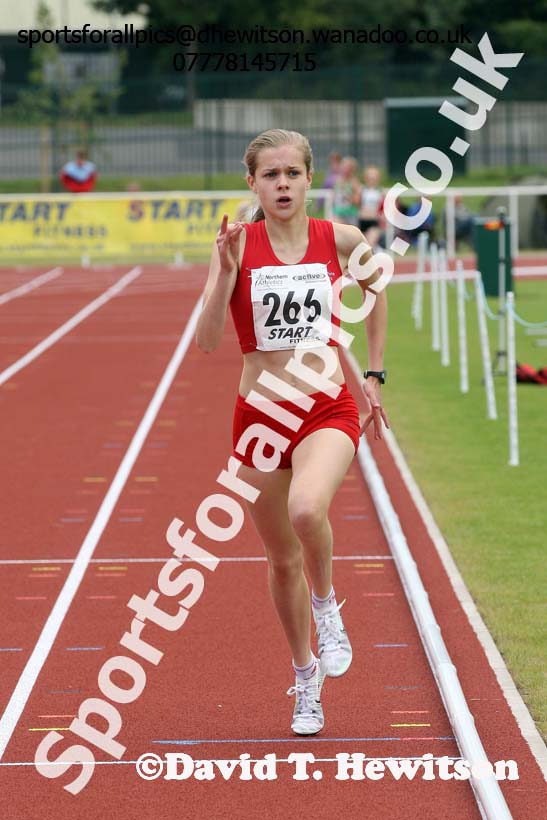 Under-15 girls 800 metres. Photo: David T. Hewitson/Sports for All Pics